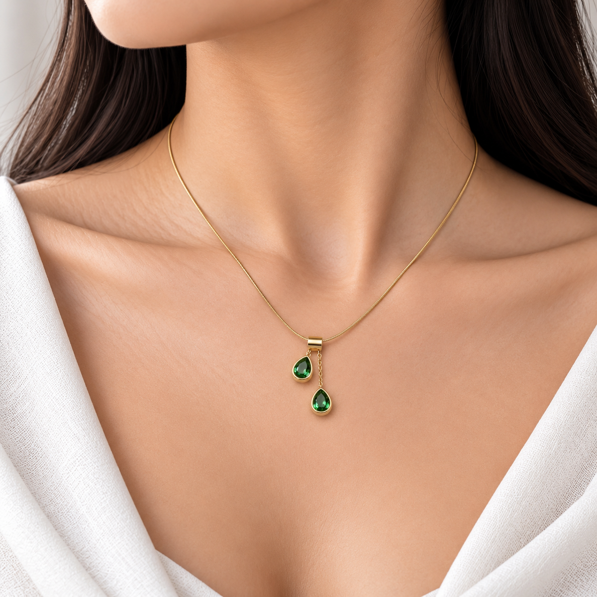 Duo Larme Émeraude Asymmetric Pendant Necklace