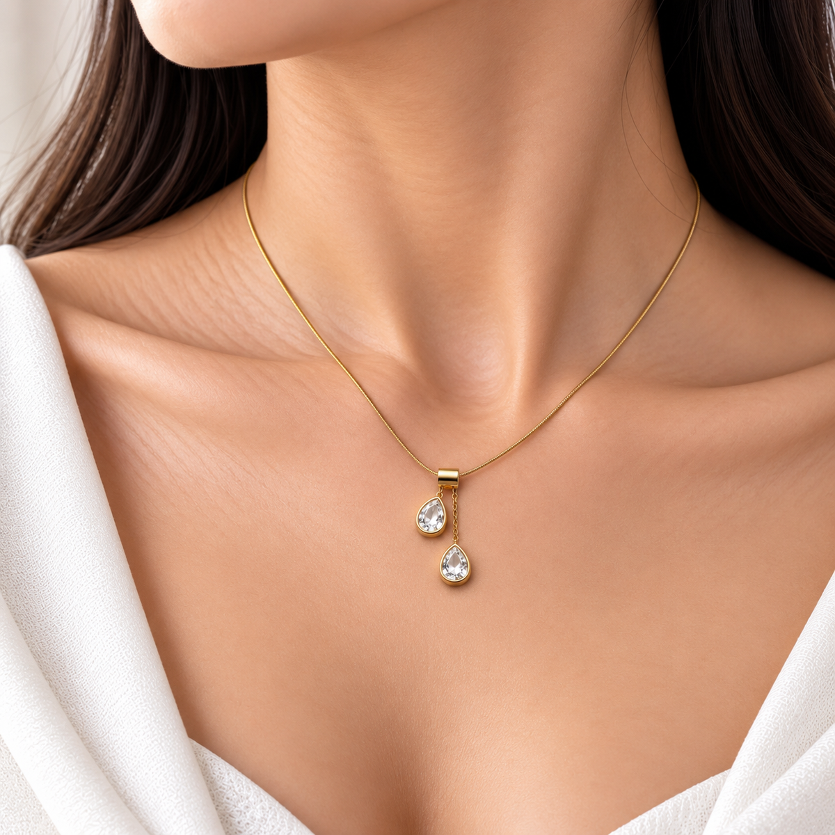 Duo Larme Crystal Asymmetric Pendant Necklace