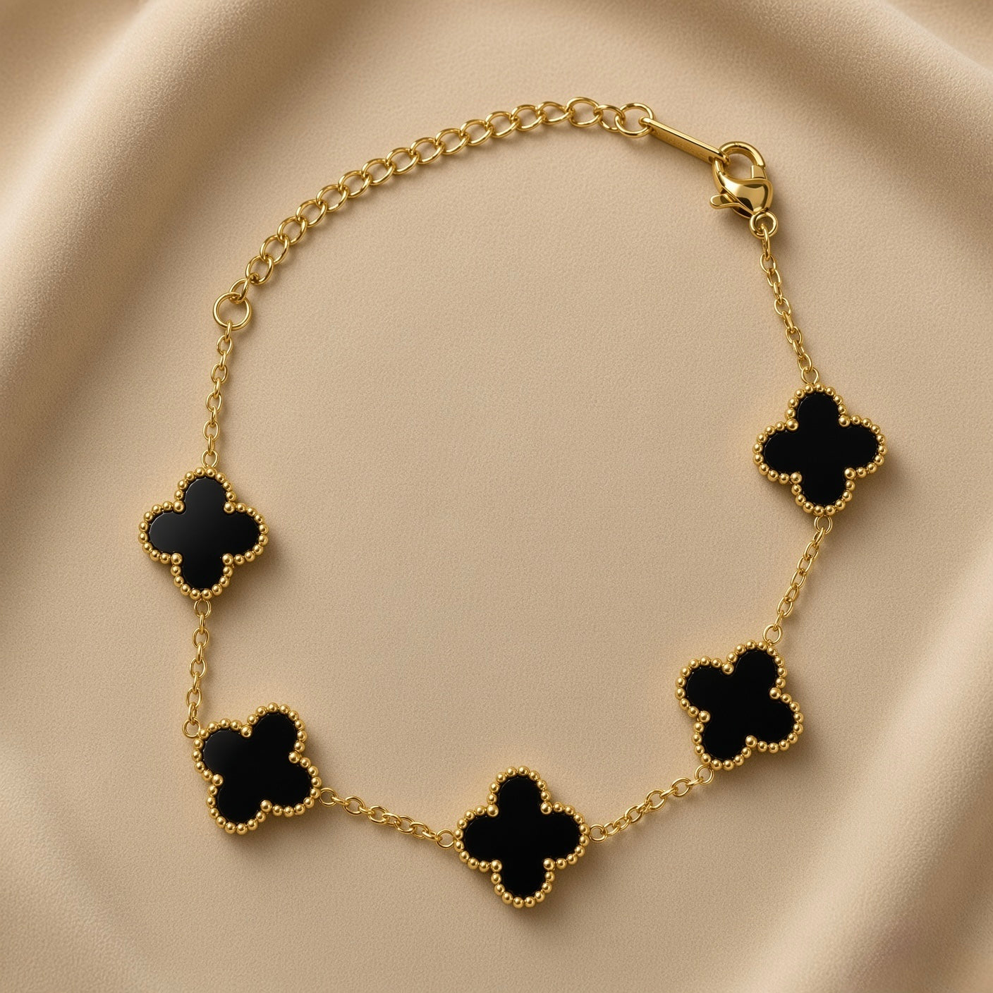 Svora Noir Clover Enamel Station Bracelet – Gold-Tone